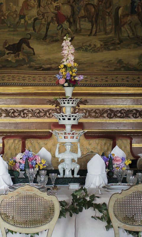 5a mesa uma 'chinoiserie' com o serviço 'Paço Real'